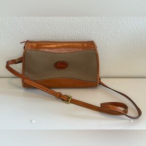 VINTAGE DOONEY & BOURKE FARMHOUSE COTTAGE SAND OATMEAL COLOR SHOULDER CROSSBODY